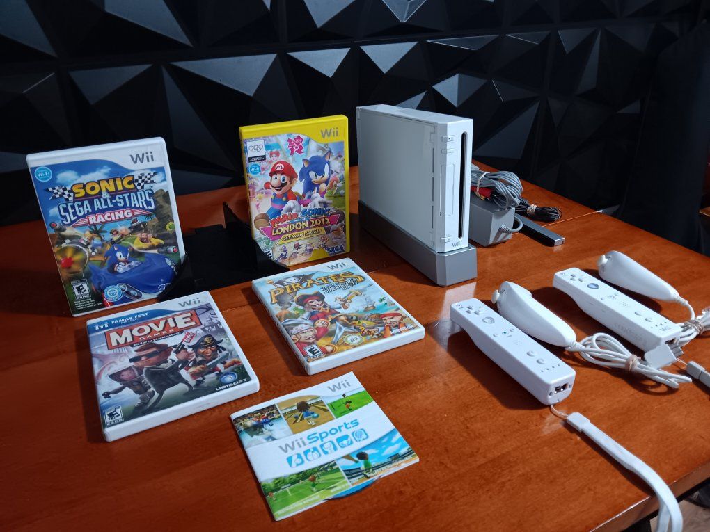 Nintendo Wii Console White, Controllers, Accessories & 5 Great Games! Tested. Excellent Conditions! firm.