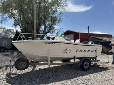 2000 Trophy Fishing Boat
