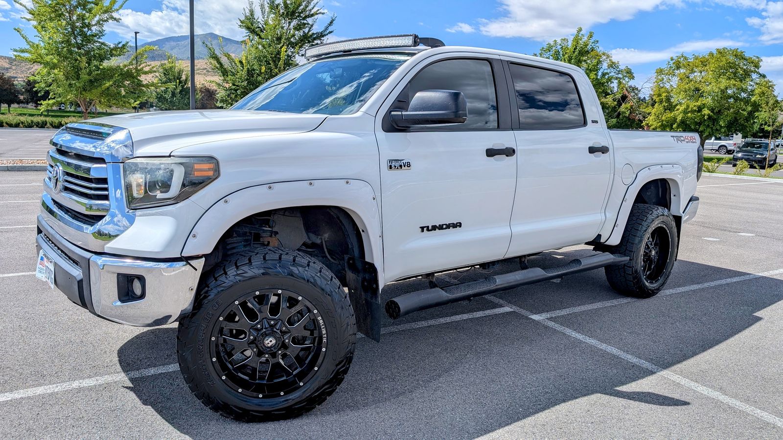 2017 Toyota Tundra CrewMax SR5 TRD 4x4 – 68K Miles – 5.7L V8 – 6 Passenger – Loaded