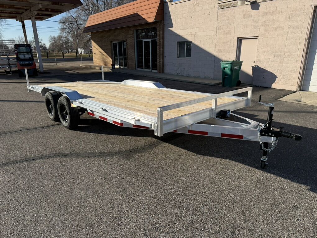 26 Baughman 18ft Middeck 10k Drive Over Fenders