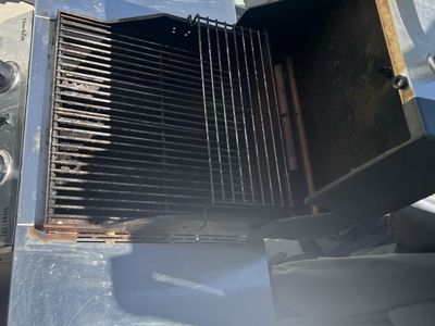 Char-Broil Gas BBQ Grill - Needs New Wheel