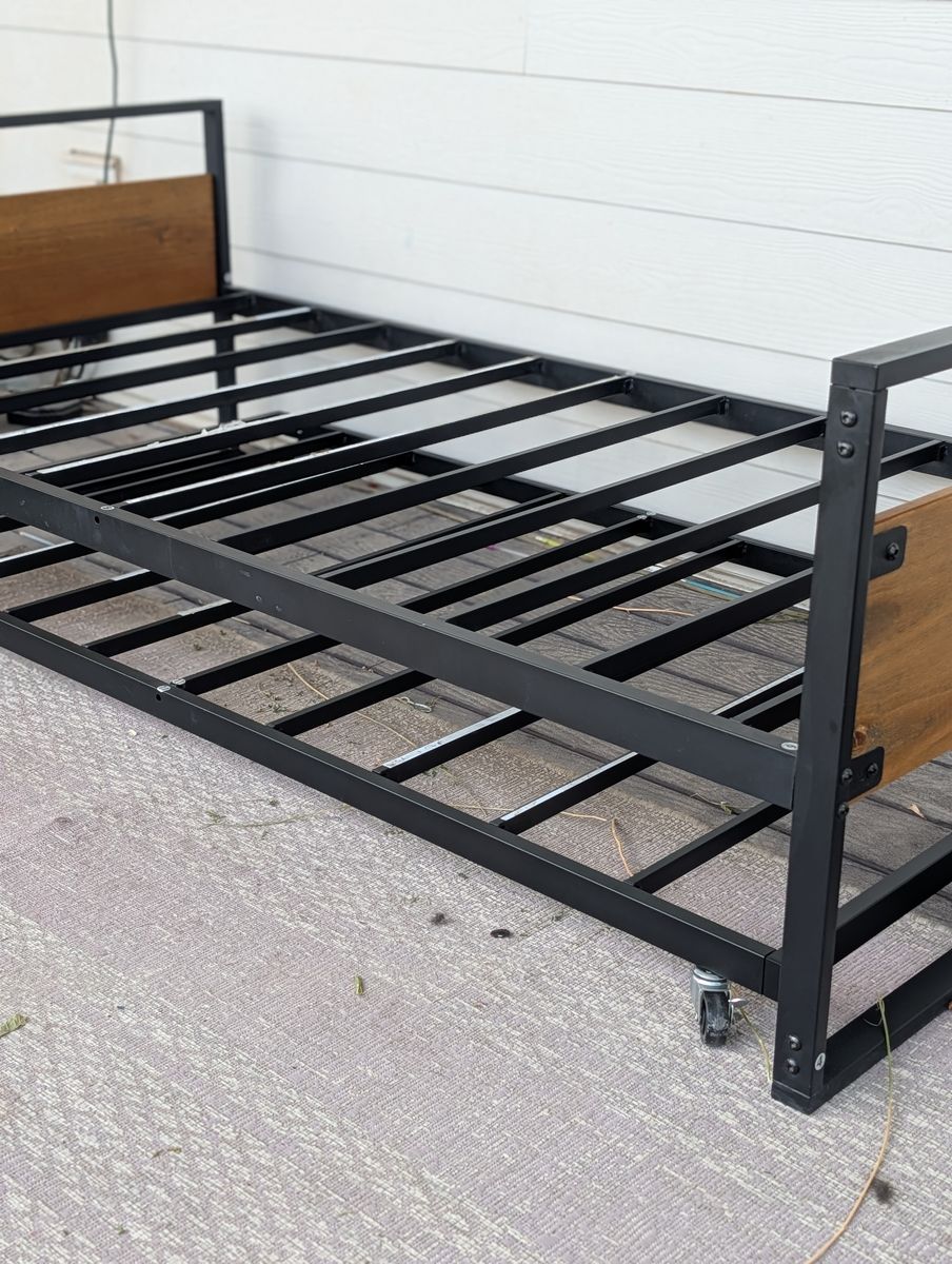 Bamboo and metal Daybed with Trundle, Twin size, Steel slat support