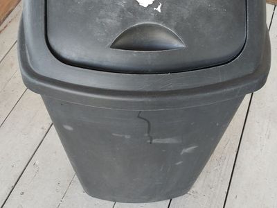 Trash can 13.2 Gal