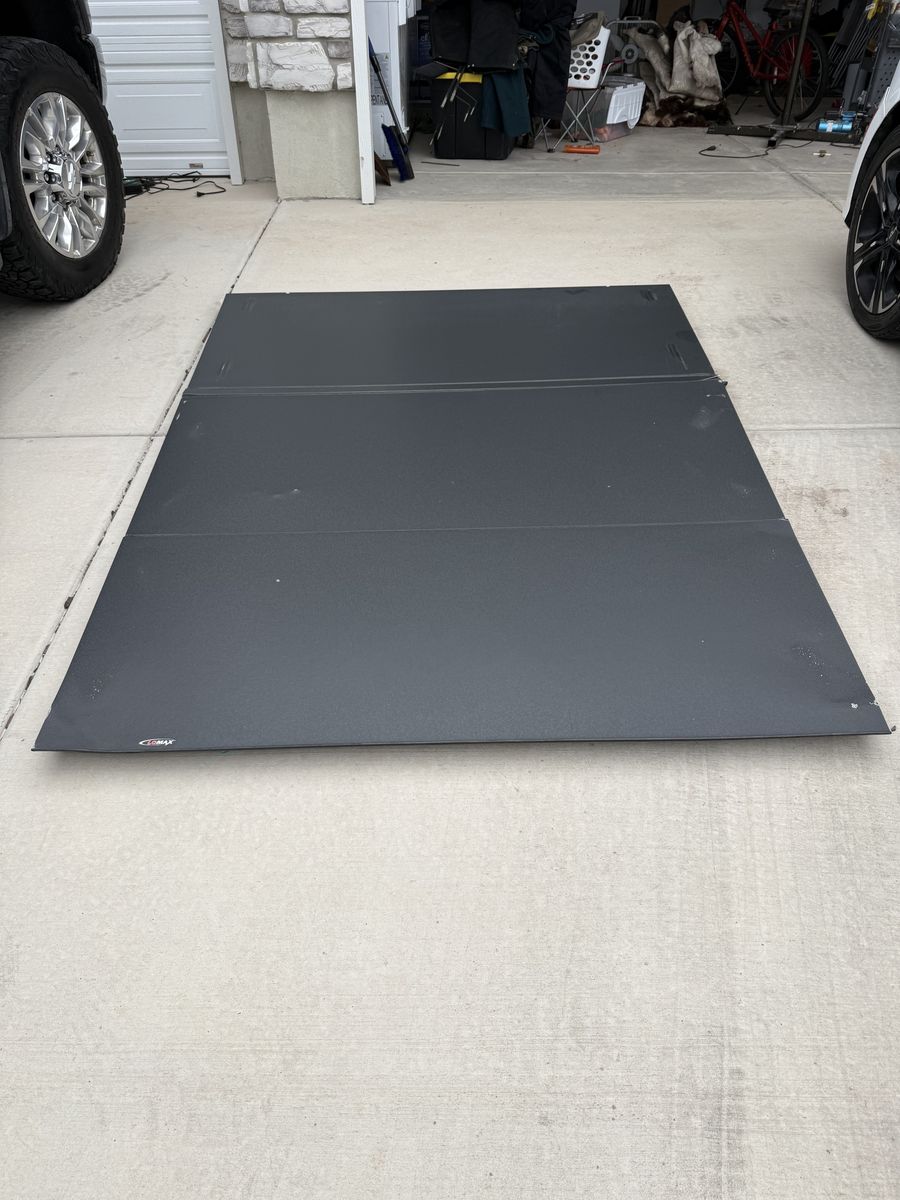 Lomax Tri Fold BeD Cover 6'9 Silverado