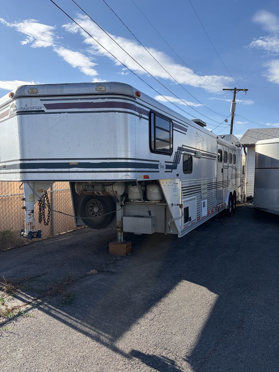 1996 Sundowner Living Quarters