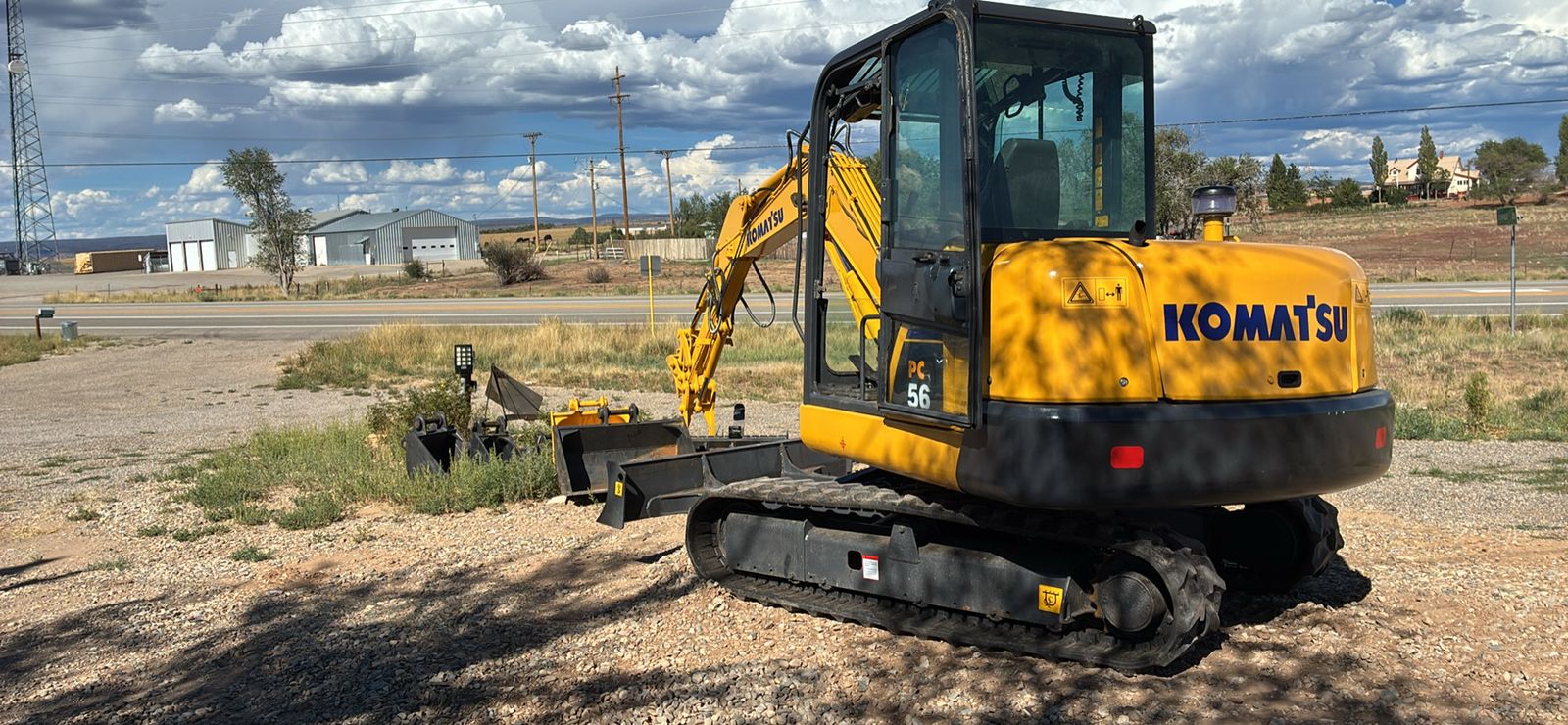 2015 6ton Komatsu Excavator with extra bucket and attachments 