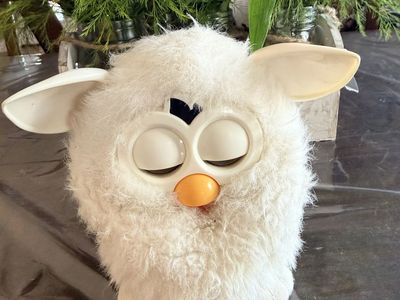 RARE FIND Hasbro Furby 2012 White Yeti