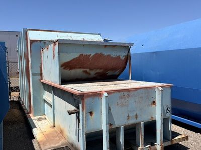 Roll Off Self Contained Compactor