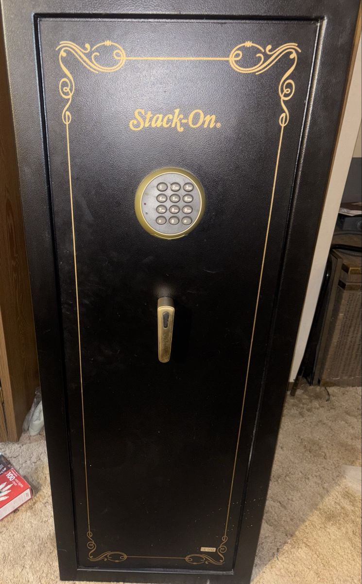 Stack-On Digitalt Electronic Security Safe Black and Gold
