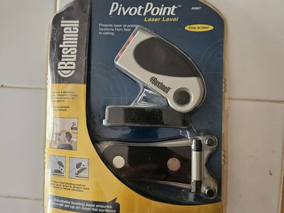 Bushnell PivotPoint Laser Level Model 82897 with Storage Pouch New in Sealed Package