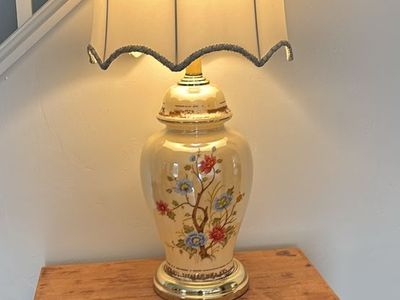 Vintage Triboro Ginger Jar Table Lamp w/ Floral Design & Scalloped Shade