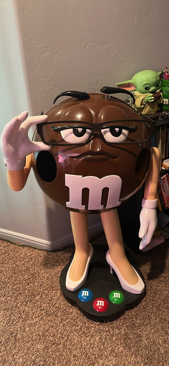 M&M DISPLAY