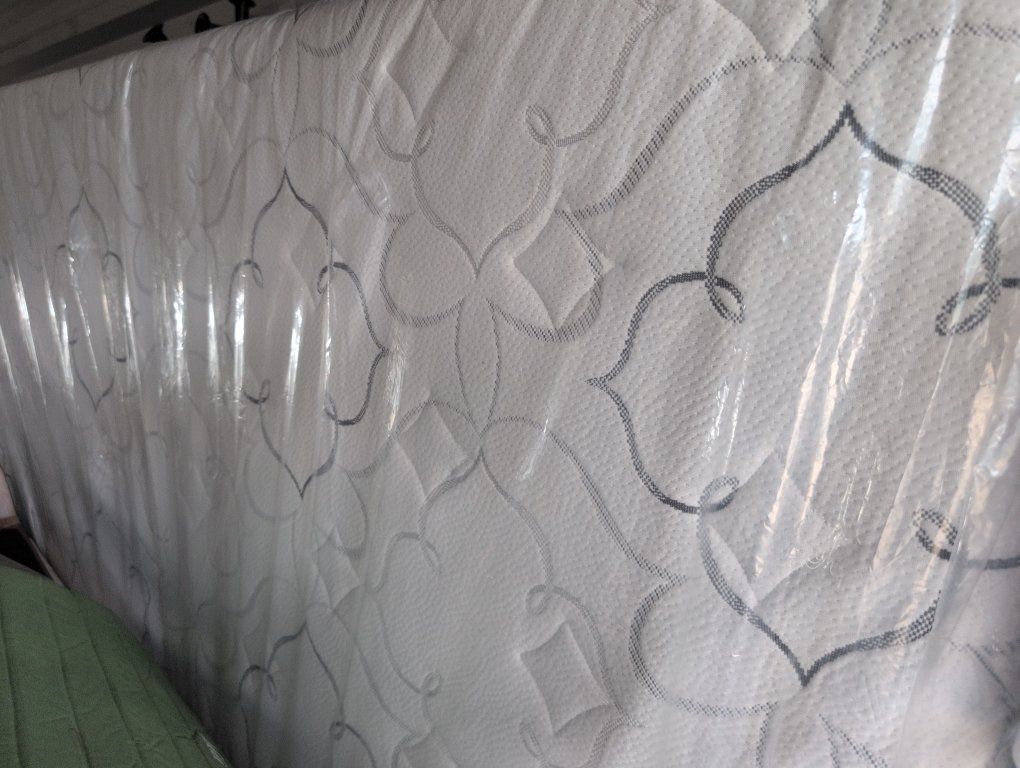 California King Size Mattress, White with Gray Pattern, Still in Plastic