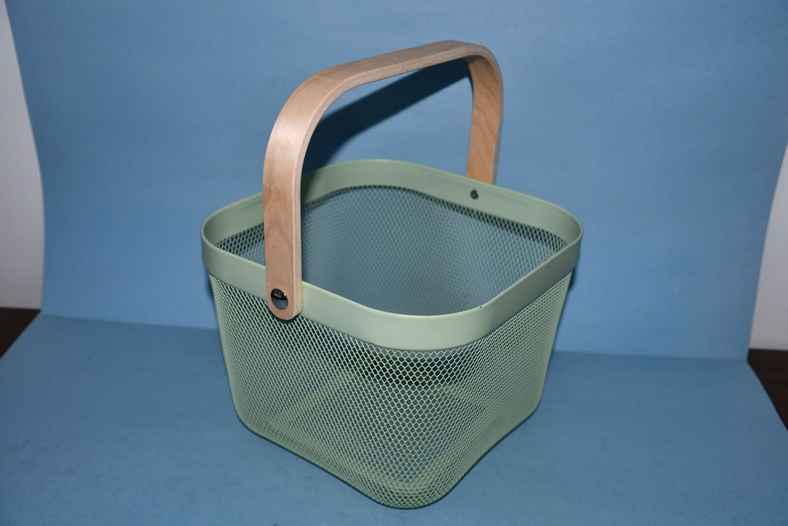CUTE GREEN METAL BASKET  with WOODEN HANDLE ~ 10" x 10" x 7" ~ CLEAN!