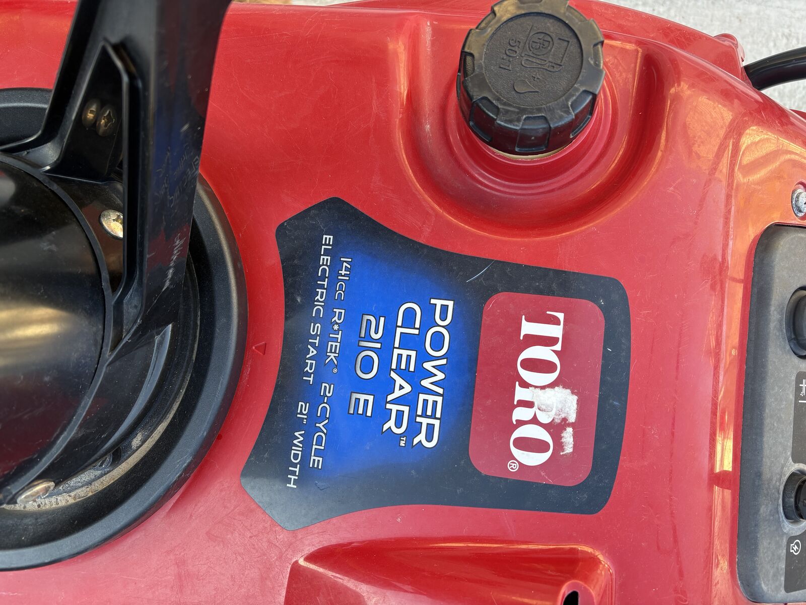 TORO Power Clear snow blower ( single stage 4hp 2 cycle motor )