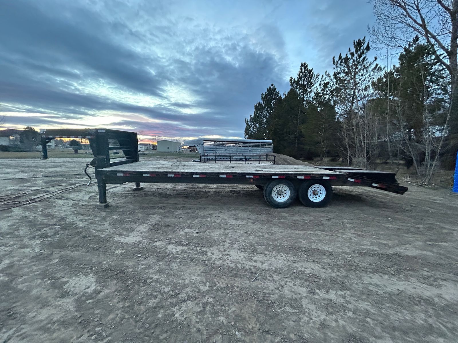 2005 C&B 24' Gooseneck Flatbed Trailer