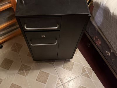 Nail table