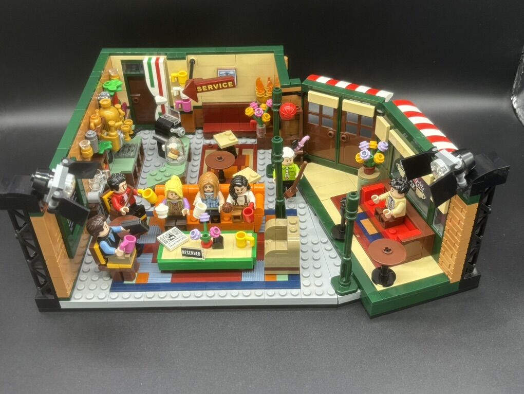 Lego F.R.I.E.N.D.S Central Perk 21319