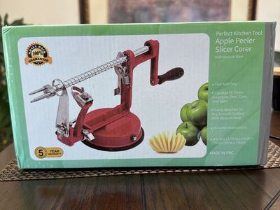 New in unopened box, Apple Peeler Slicer Corer with Vacuum Base - Kitchen Tool