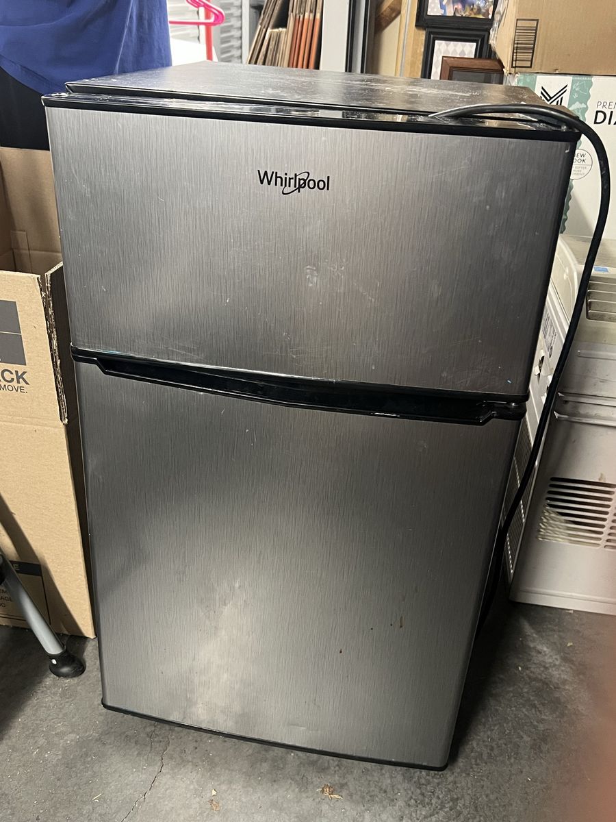Mini fridge