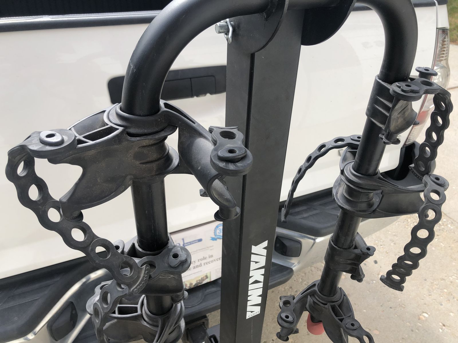 Yakima 2 Inch Hitch Four Bike Rack Carrier Similar to Thule