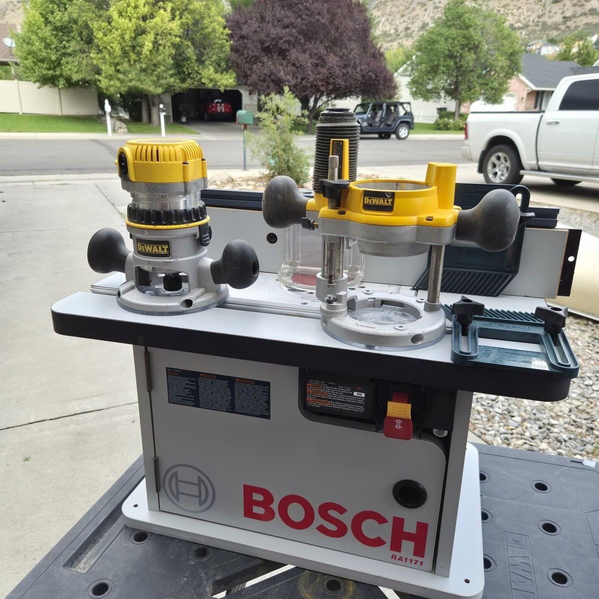 DeWalt Router + Bosch Router Table – Never Used