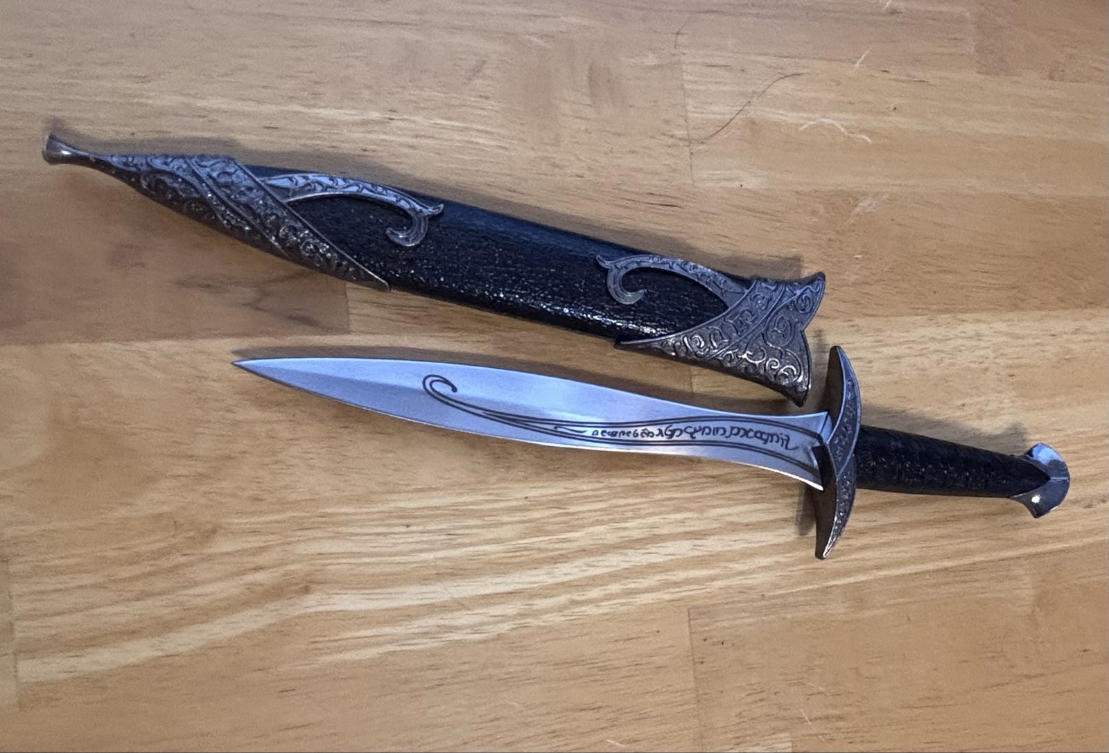 Sting Replica Dagger with Ornate Scabbard Lord of the Rings Style