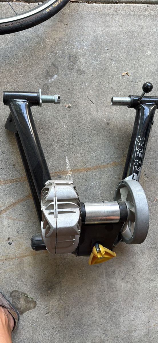 Trek CycleOps Fluid Indoor Bicycle Trainer