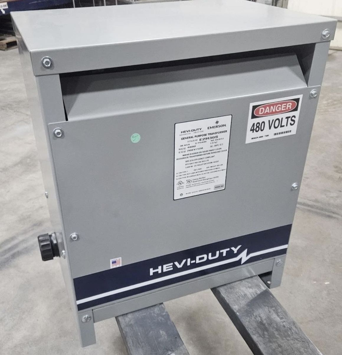 Unused Emerson 30 kva 480v to 208Y/120v transformer