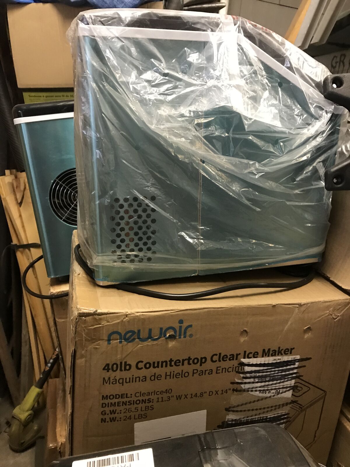 New in the box countertop icemaker from new air 50 lbs ice maker FOR 60.00