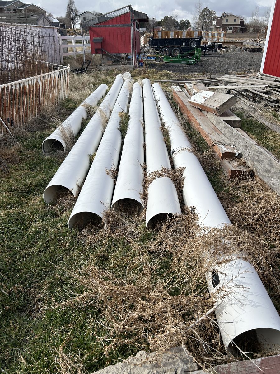 White Gated Pipe-Free