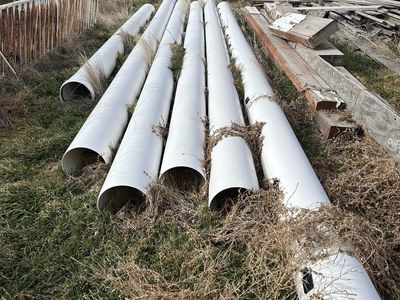 White Gated Pipe-Free