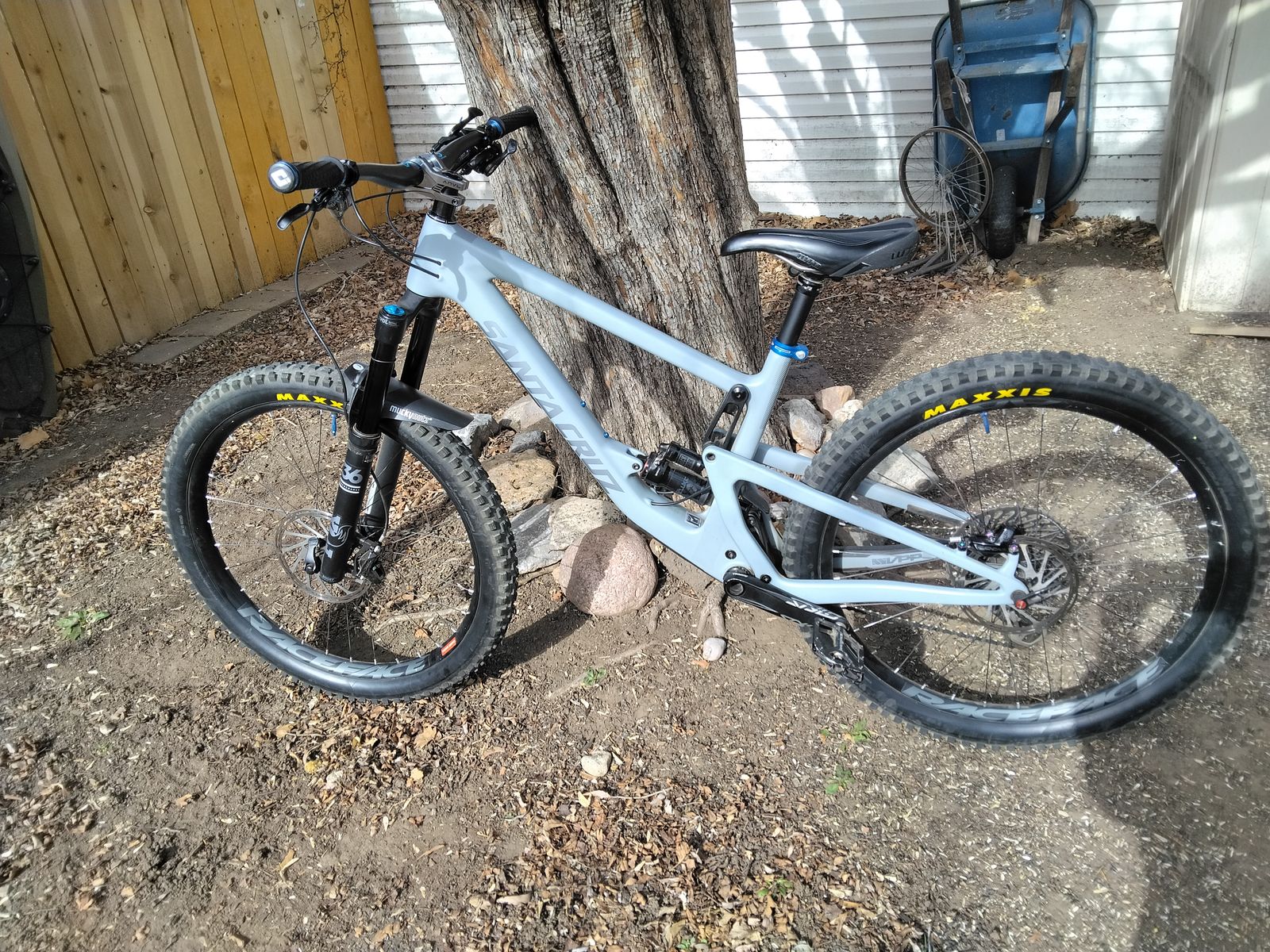 2019 Santa Cruz Bronson mountain bike