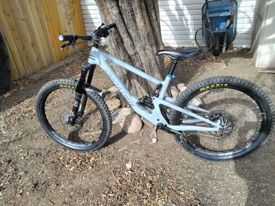 2019 Santa Cruz Bronson mountain bike