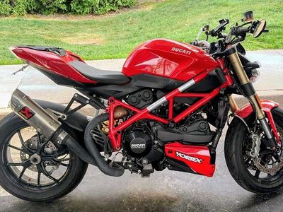 Ducati StreetFighter 848cc L-twin Testastretta