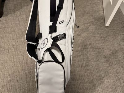 Titleist Golf Stand Bag and Black Dual Shoulder Straps and vessel bag