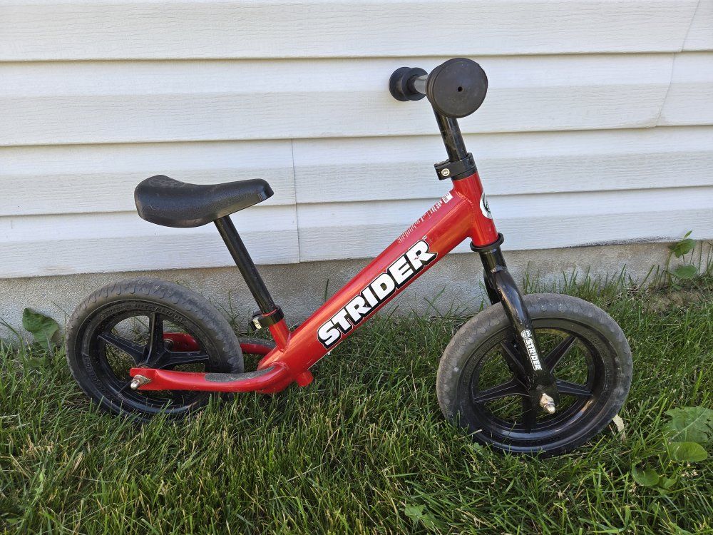 Strider Balance Bike - Red