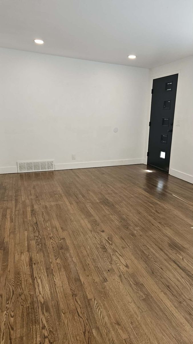 Main image 11