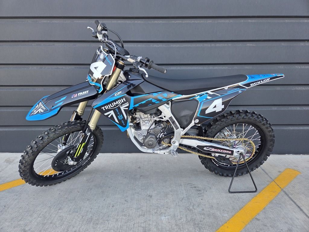 2026 Triumph TF 250-X Jet Black/Pure White