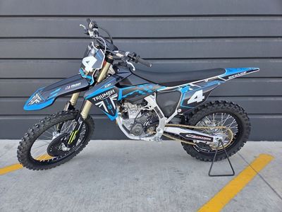 2026 Triumph TF 250-X Jet Black/Pure White