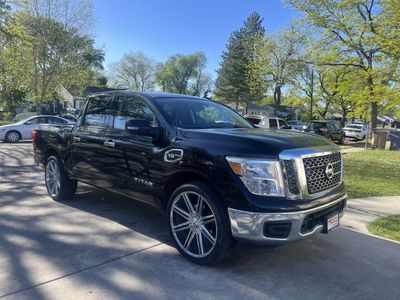 2017 NISSAN TITAN SV