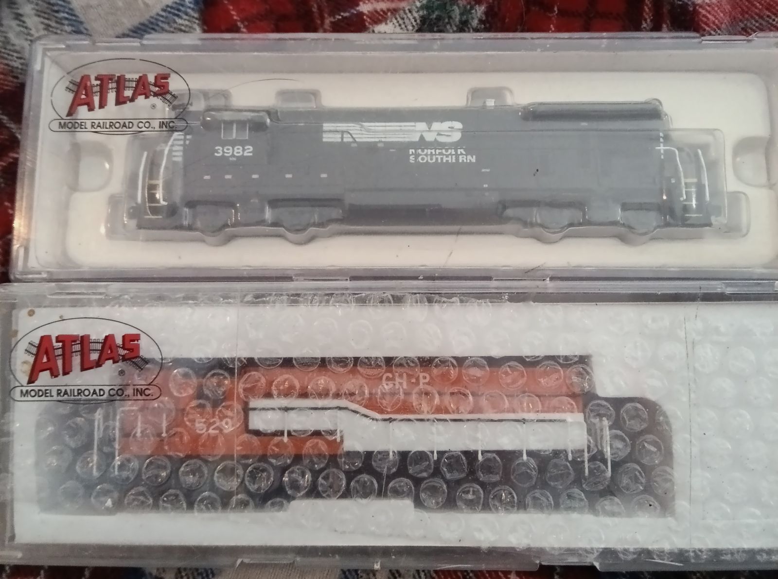 2 Atlas miniature train replicas