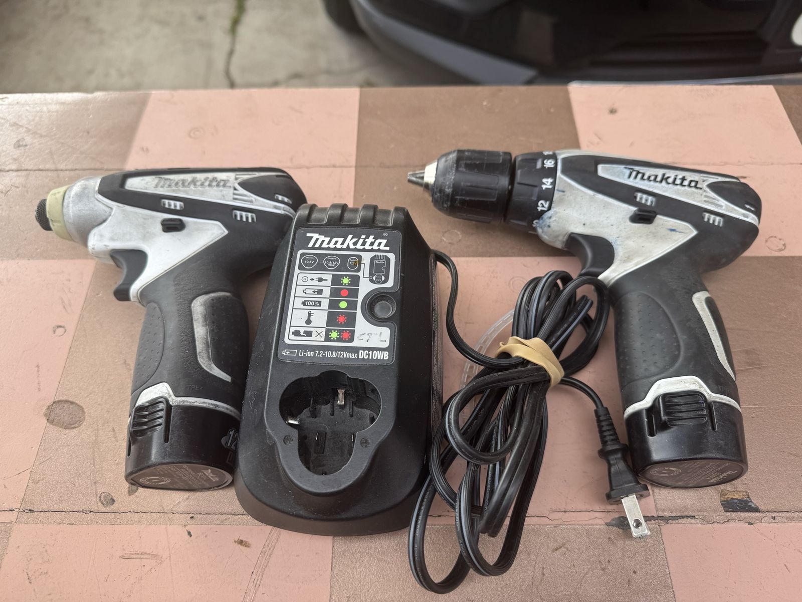 2 Makita 10.8V  3/8" Cordless Drill/Drive, 2 battery and charger