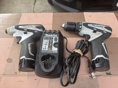2 Makita 10.8V 3/8" Cordless Drill/Drive, 2 battery and charger