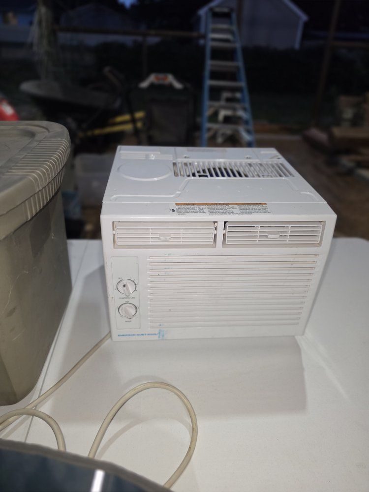 Emerson Quiet Cool Window Air Conditioner Unit White Used