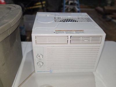 Emerson Quiet Cool Window Air Conditioner Unit White Used