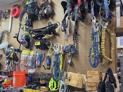 tool belts/harnesses/lanyards/safety ropes