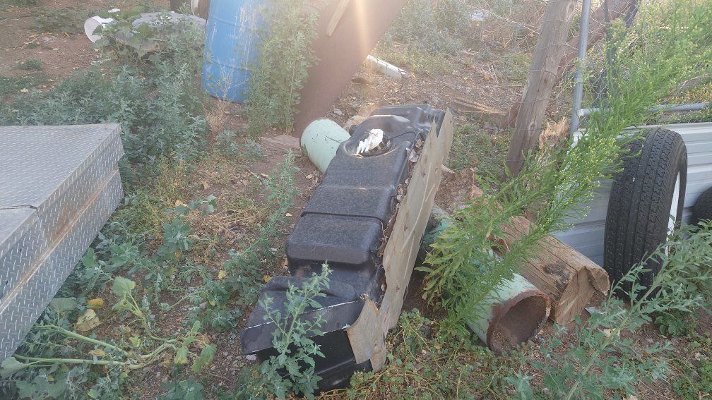 Chevy Silverado and GMC Yukon long bed fuel tank