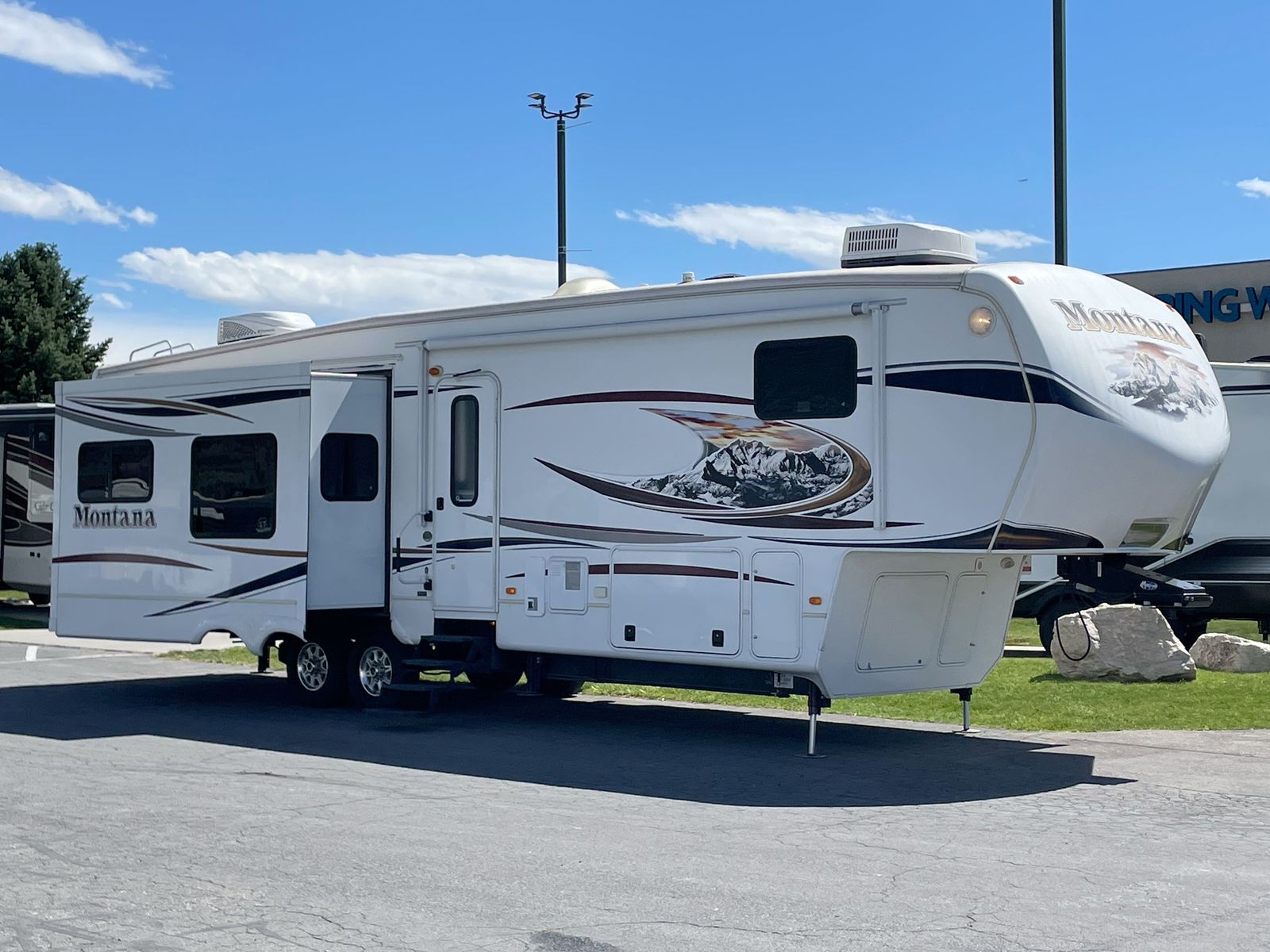 2013 KEYSTONE MONTANA 3800RE