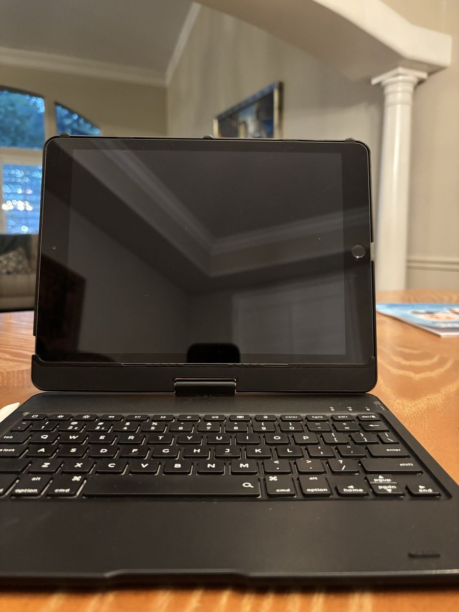 iPad 7th Generation with 1st Generation Apple Pencil & iPad Keyboard Case